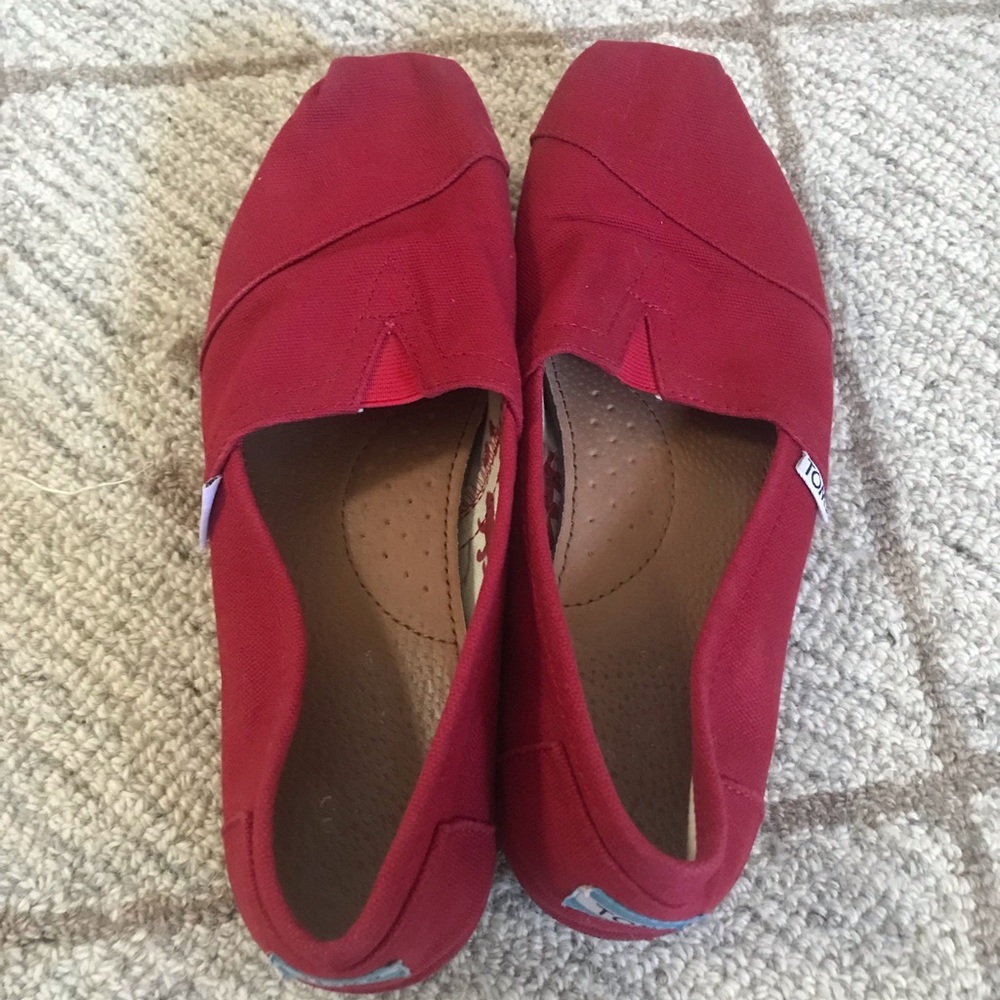 Classic Toms Shoes (size 9)